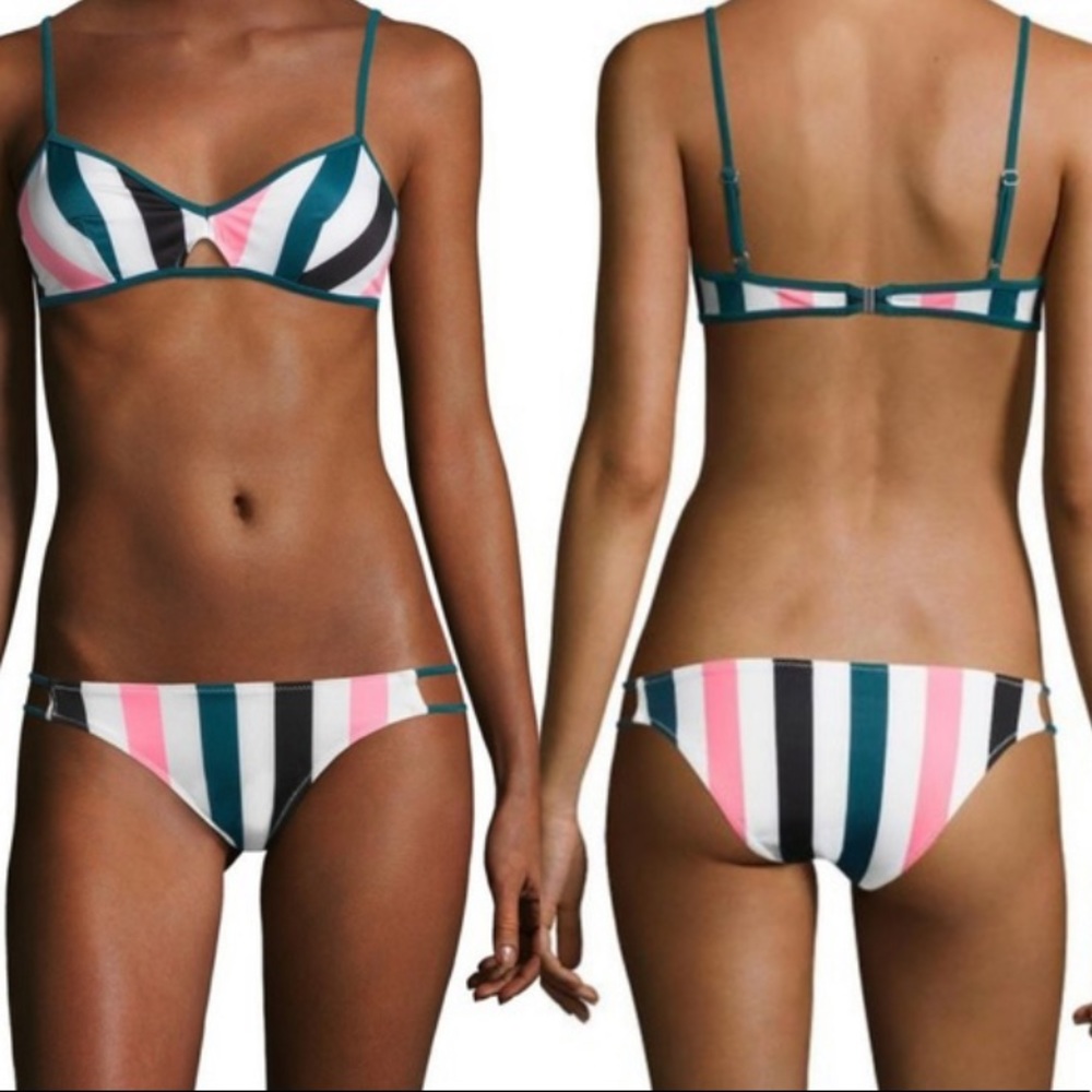 🔥MASSIVE CLEARANCE!💸 5 ITEMS/$40💗 SOLID AND STRIPED Bikini Top Medium